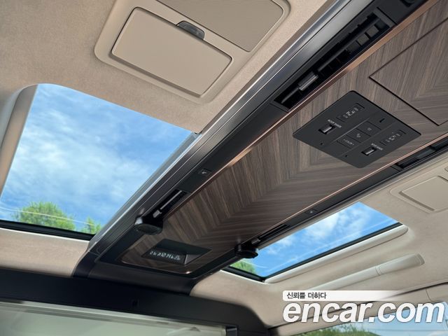 Lexus LM (II) 500h Royal 2025 — фото 19