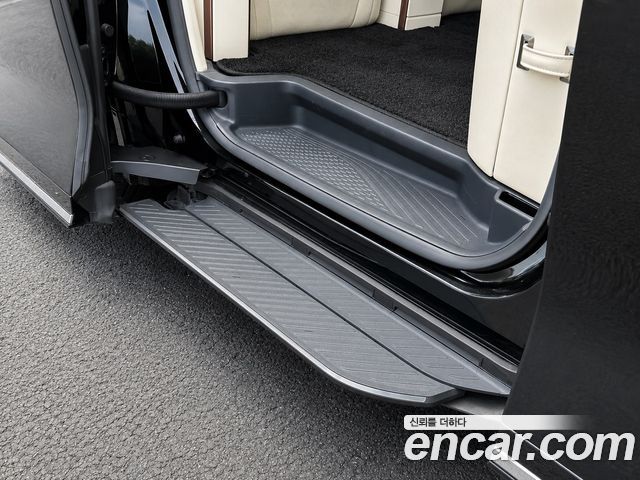 Lexus LM (II) 500h Royal 2025 — фото 22