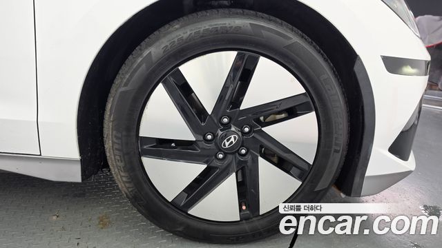 Hyundai Ioniq 6 Long Range Exclusive + 2023 — фото 5