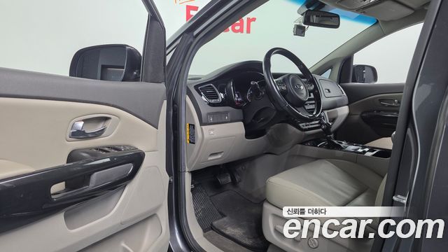 Kia Carnival 11-seater Prestige 2015 — фото 10