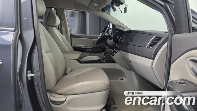 Kia Carnival 11-seater Prestige 2015 — фото 11