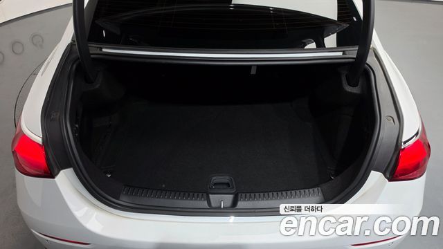 Mercedes-Benz E-Class (W214) E300 4MATIC Exclusive 2024 — фото 17