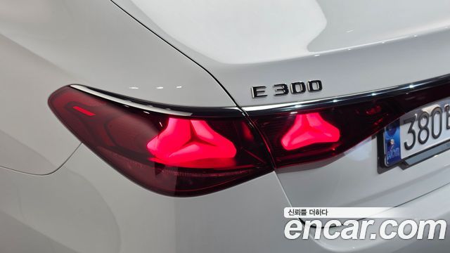 Mercedes-Benz E-Class (W214) E300 4MATIC Exclusive 2024 — фото 23