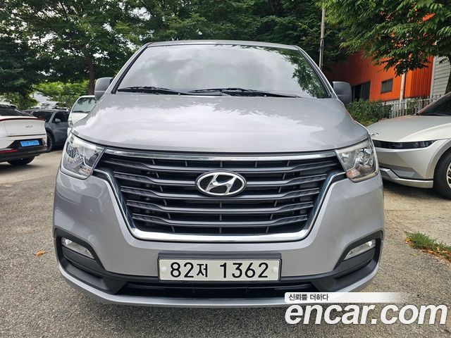 Hyundai Grand Starex Van 3-Seater Smart