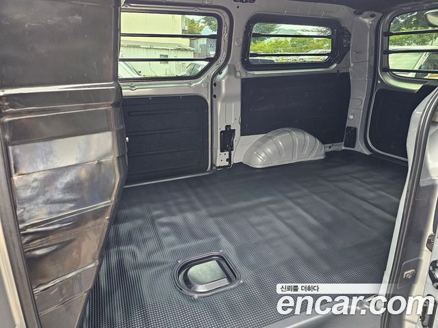 Hyundai Grand Starex Van 3-Seater Smart 2021 — фото 10