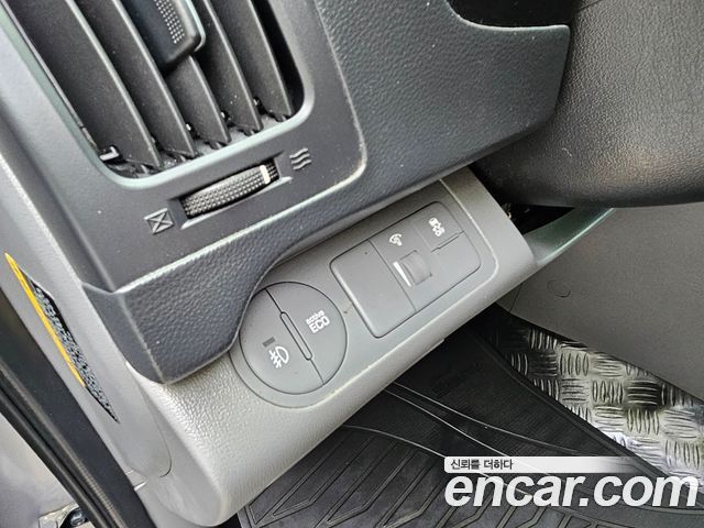 Hyundai Grand Starex Van 3-Seater Smart 2021 — фото 19