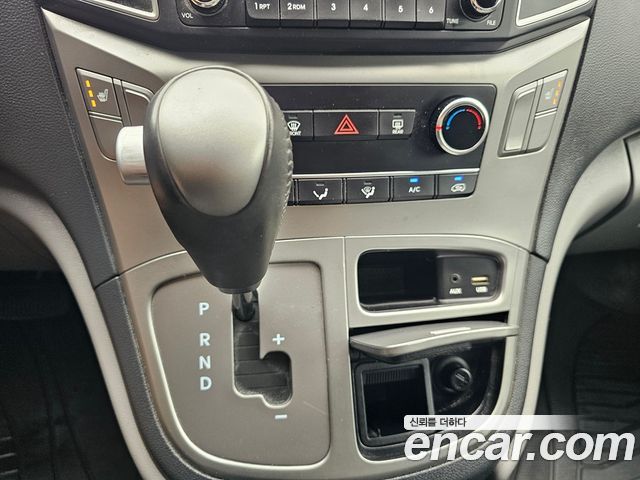 Hyundai Grand Starex Van 3-Seater Smart 2021 — фото 20