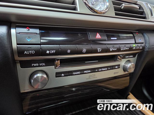 Lexus LS460 Supreme XF40 2015 — фото 18