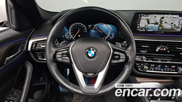 BMW 5 Series (G30) 520d xDrive M Sport Package Plus 2018 — фото 13