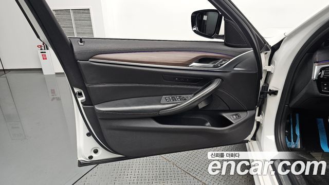 BMW 5 Series (G30) 520d xDrive M Sport Package Plus 2018 — фото 24