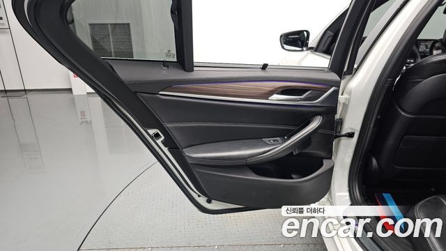 BMW 5 Series (G30) 520d xDrive M Sport Package Plus 2018 — фото 25