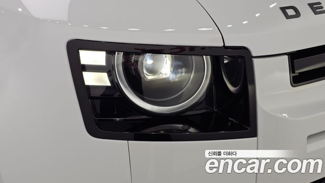 Land Rover Defender (L663) 110 D250 X-Dynamic SE 2026 — фото 17