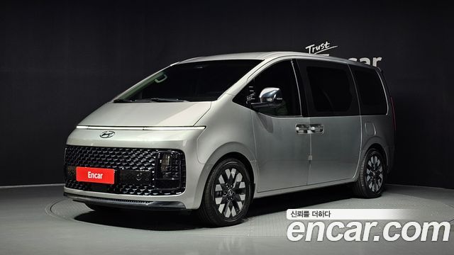 Hyundai Staria 4WD Lounge 9-Seater Prestige