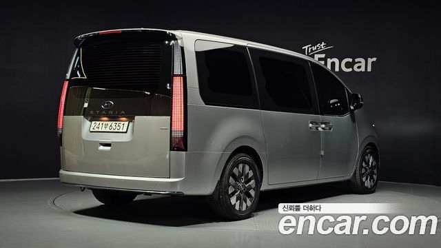 Hyundai Staria 4WD Lounge 9-Seater Prestige 2023 — фото 2