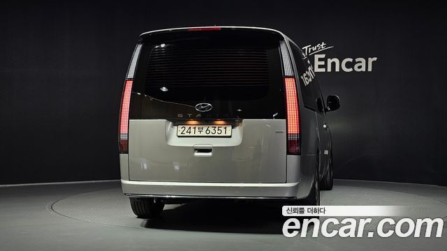 Hyundai Staria 4WD Lounge 9-Seater Prestige 2023 — фото 4