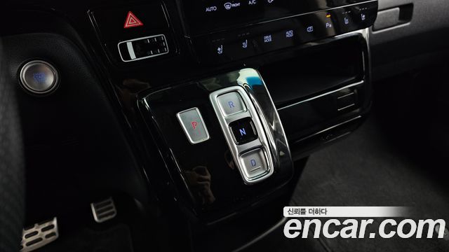 Hyundai Staria 4WD Lounge 9-Seater Prestige 2023 — фото 9