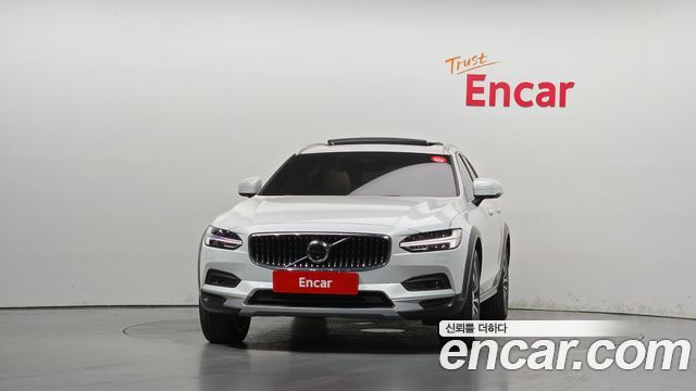 Volvo V90 Cross Country B5 Pro AWD 2021 — фото 3