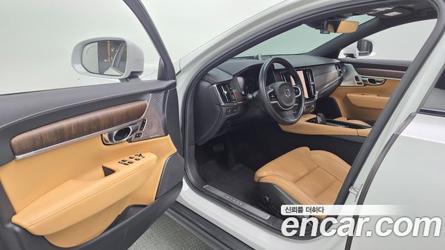 Volvo V90 Cross Country B5 Pro AWD 2021 — фото 10