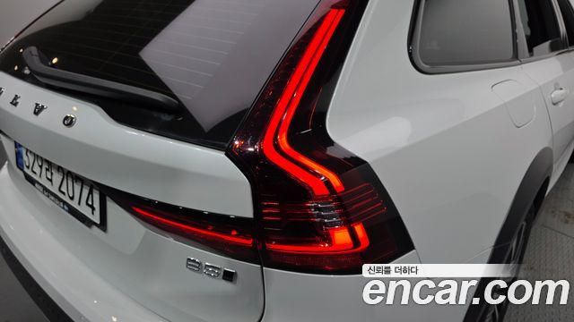 Volvo V90 Cross Country B5 Pro AWD 2021 — фото 23