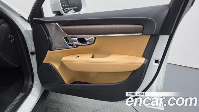 Volvo V90 Cross Country B5 Pro AWD 2021 — фото 24
