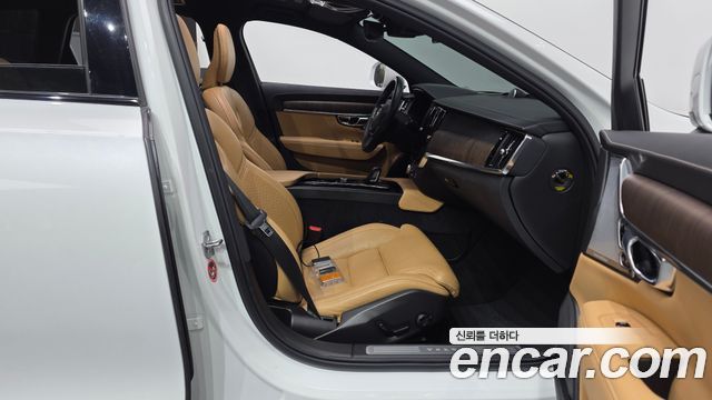 Volvo V90 Cross Country B5 Pro AWD 2021 — фото 26