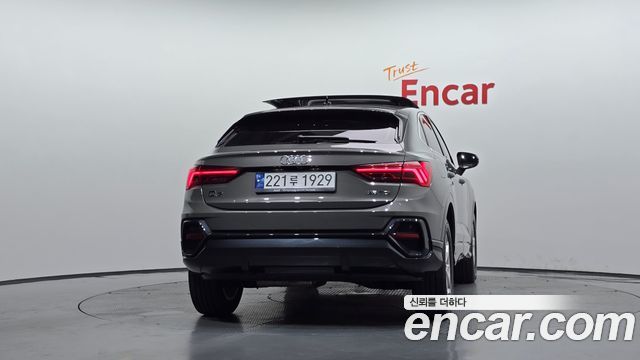Audi Q3 (F3) 35 TDI Premium Sportback 2022 — фото 4