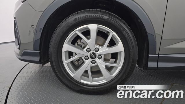 Audi Q3 (F3) 35 TDI Premium Sportback 2022 — фото 5