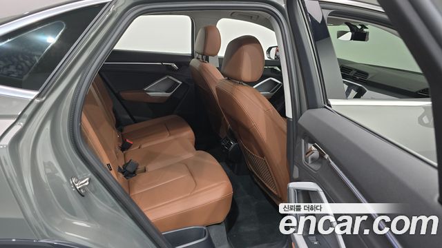 Audi Q3 (F3) 35 TDI Premium Sportback 2022 — фото 11
