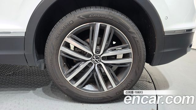 Volkswagen Tiguan (II) 2.0 TDI 4Motion Prestige 2023 — фото 21