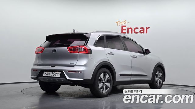 Kia Niro Prestige 2018 — фото 2