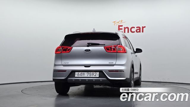 Kia Niro Prestige 2018 — фото 4