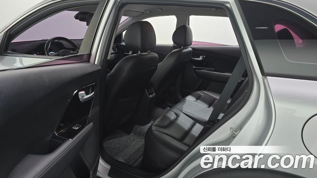 Kia Niro Prestige 2018 — фото 12