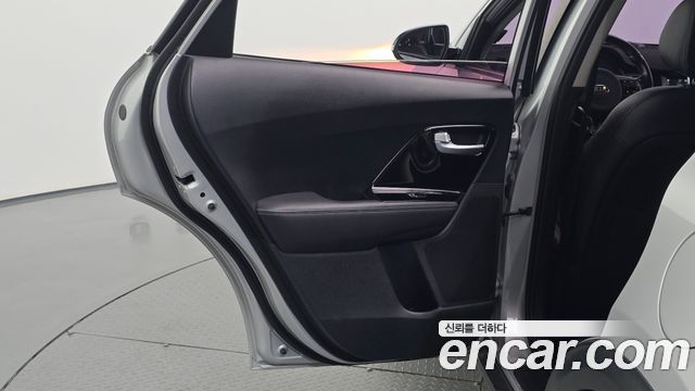 Kia Niro Prestige 2018 — фото 25