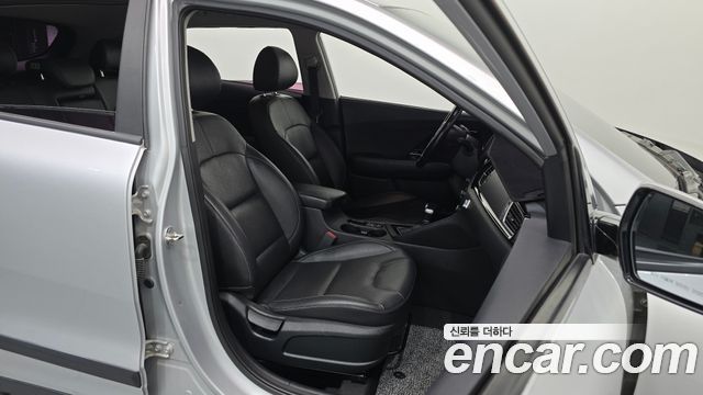 Kia Niro Prestige 2018 — фото 26