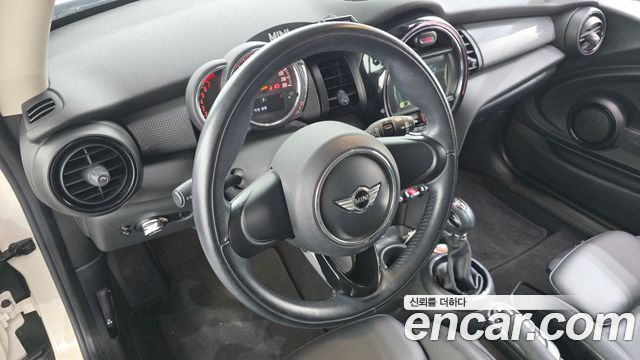 MINI Cooper Standard Third Generation 2018 — фото 17