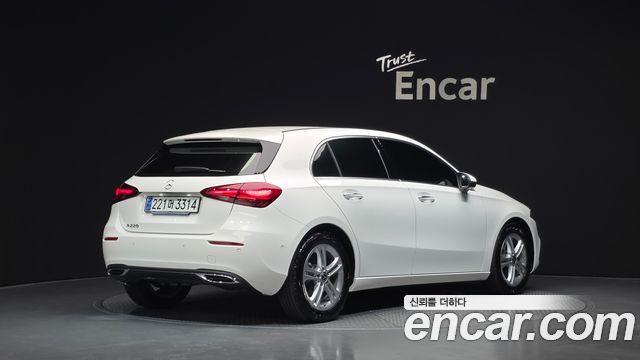 Mercedes-Benz A-Class (W177) A220 Hatchback 2024 — фото 2