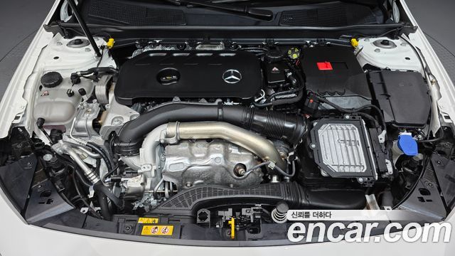 Mercedes-Benz A-Class (W177) A220 Hatchback 2024 — фото 6