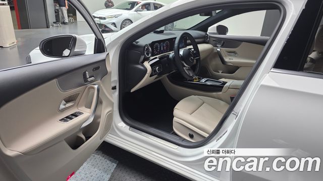 Mercedes-Benz A-Class (W177) A220 Hatchback 2024 — фото 10
