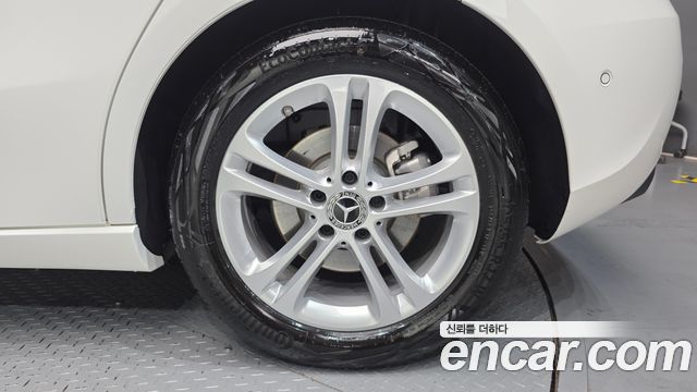 Mercedes-Benz A-Class (W177) A220 Hatchback 2024 — фото 21