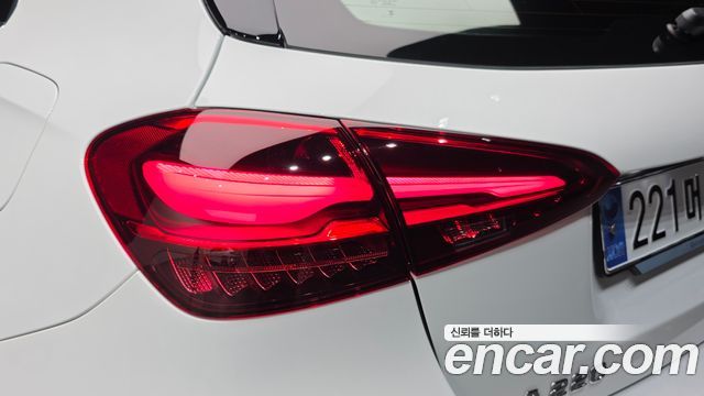 Mercedes-Benz A-Class (W177) A220 Hatchback 2024 — фото 23