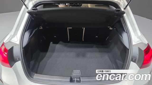 Mercedes-Benz A-Class (W177) A220 Hatchback 2024 — фото 31