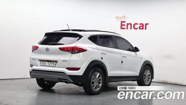 Hyundai Tucson Diesel 2.0 2WD Style 2017 — фото 2