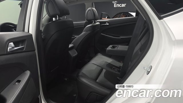 Hyundai Tucson Diesel 2.0 2WD Style 2017 — фото 12