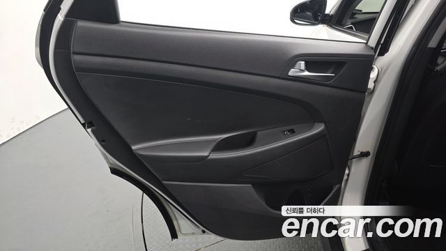 Hyundai Tucson Diesel 2.0 2WD Style 2017 — фото 25
