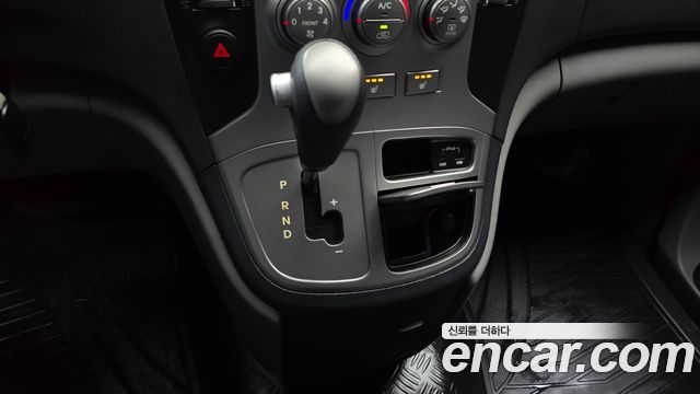 Hyundai Grand Starex 3-Seater VAN CVX Luxury 2014 — фото 9