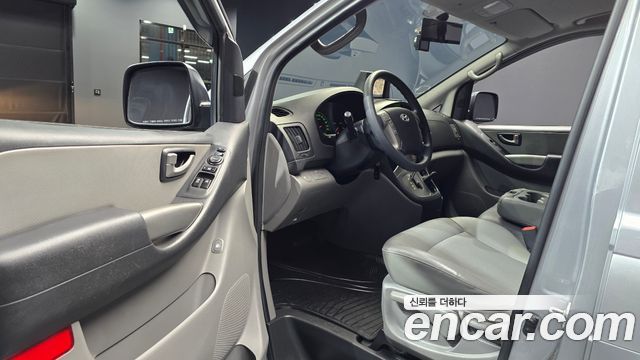 Hyundai Grand Starex 3-Seater VAN CVX Luxury 2014 — фото 10
