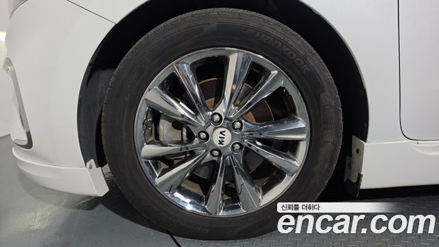 Kia Carnival 9-Seater Hi-Limousine Prestige 2019 — фото 5