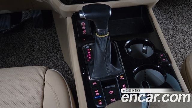 Kia Carnival 9-Seater Hi-Limousine Prestige 2019 — фото 9