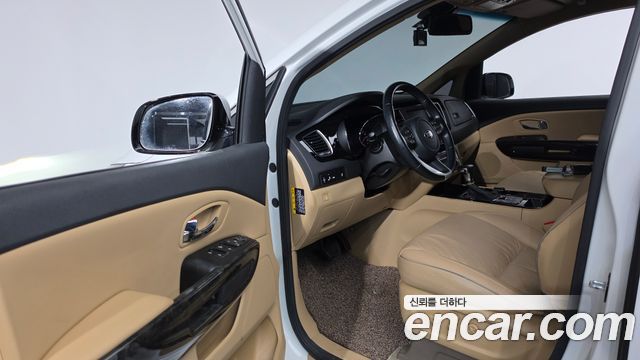 Kia Carnival 9-Seater Hi-Limousine Prestige 2019 — фото 10