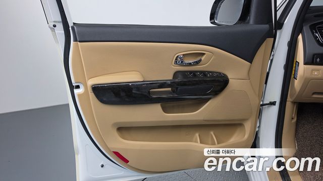 Kia Carnival 9-Seater Hi-Limousine Prestige 2019 — фото 24